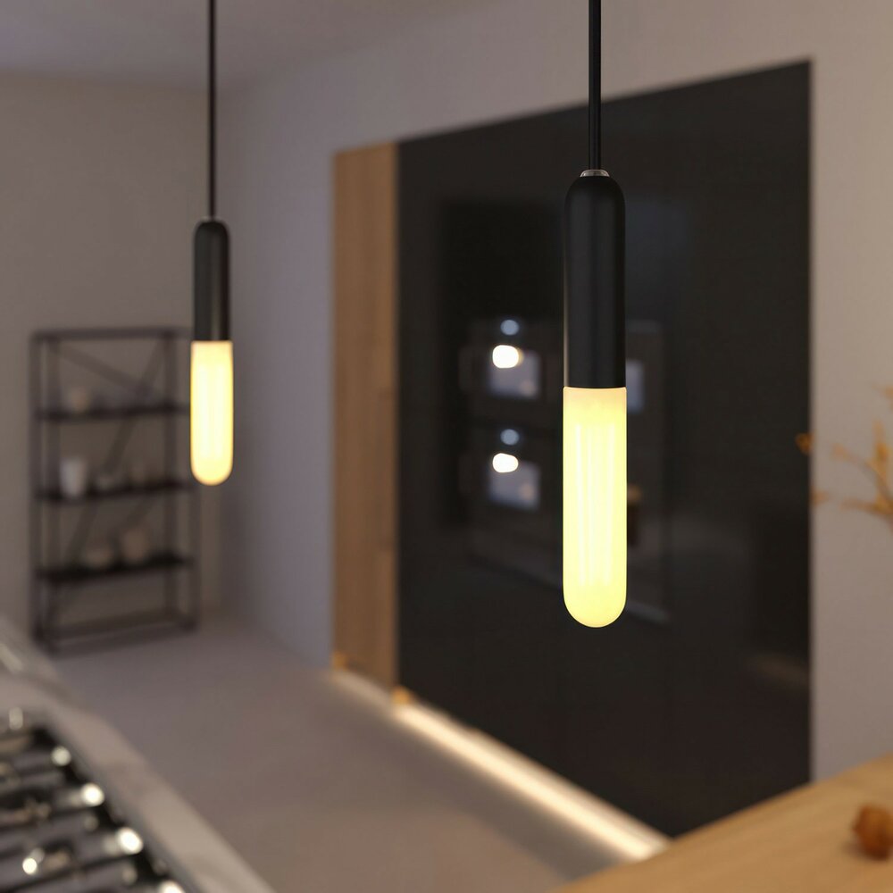 E14 hanglamp met textielsnoer en metalen details met lamp zwart