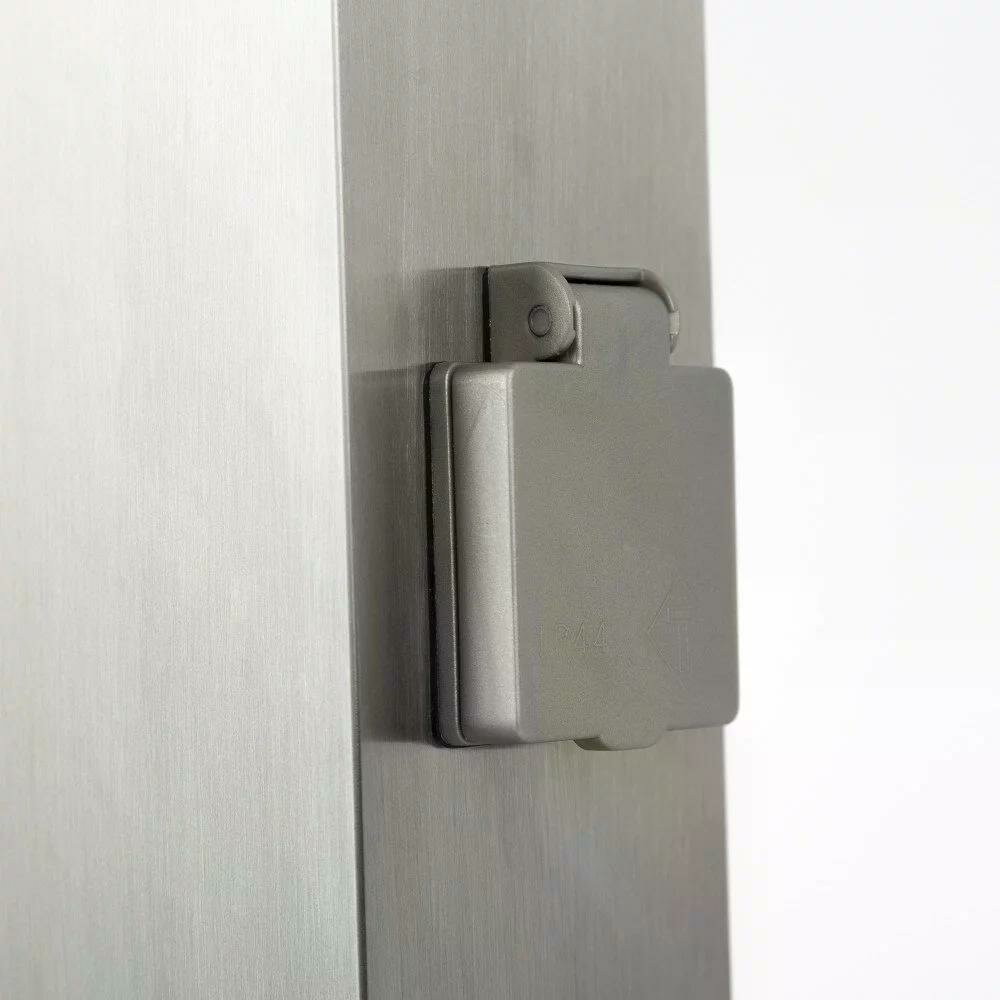 Stehende Au&szlig;enleuchte mit Steckdose Fiss | Edelstahl | 45cm