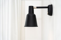How does a wall lamp without a cord work? How does a wall lamp without a cord work?